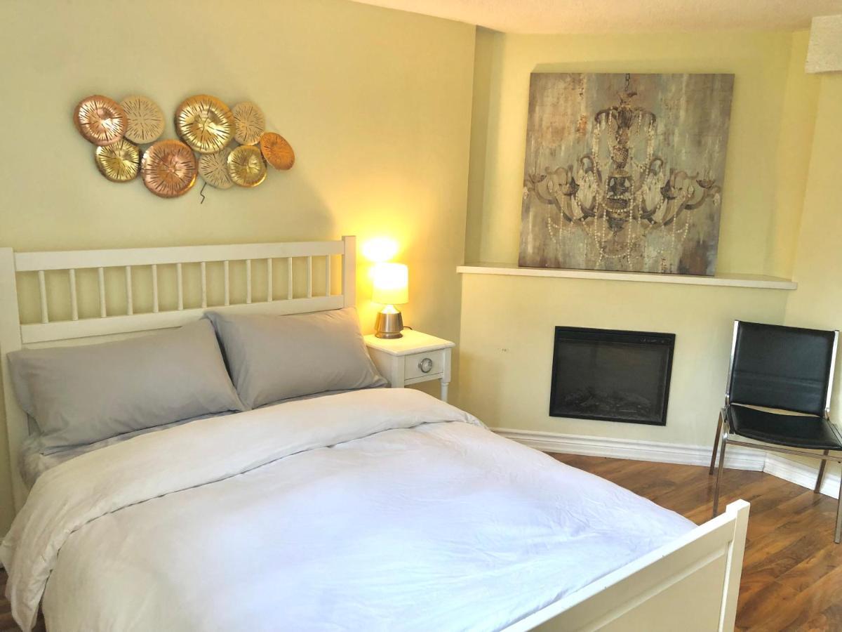 Cozy & Convenient 2-Bedroom Apartment With Private Entrance Торонто Екстер'єр фото