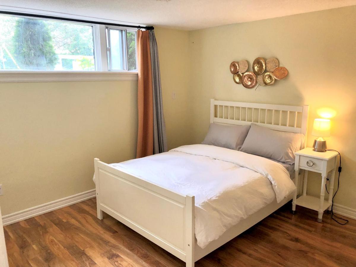 Cozy & Convenient 2-Bedroom Apartment With Private Entrance Торонто Екстер'єр фото