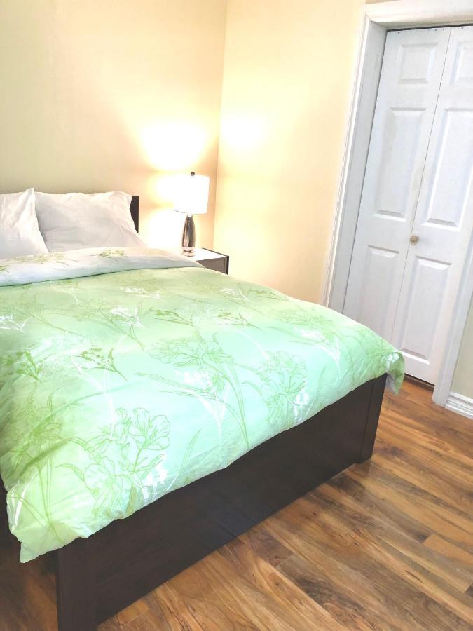 Cozy & Convenient 2-Bedroom Apartment With Private Entrance Торонто Екстер'єр фото