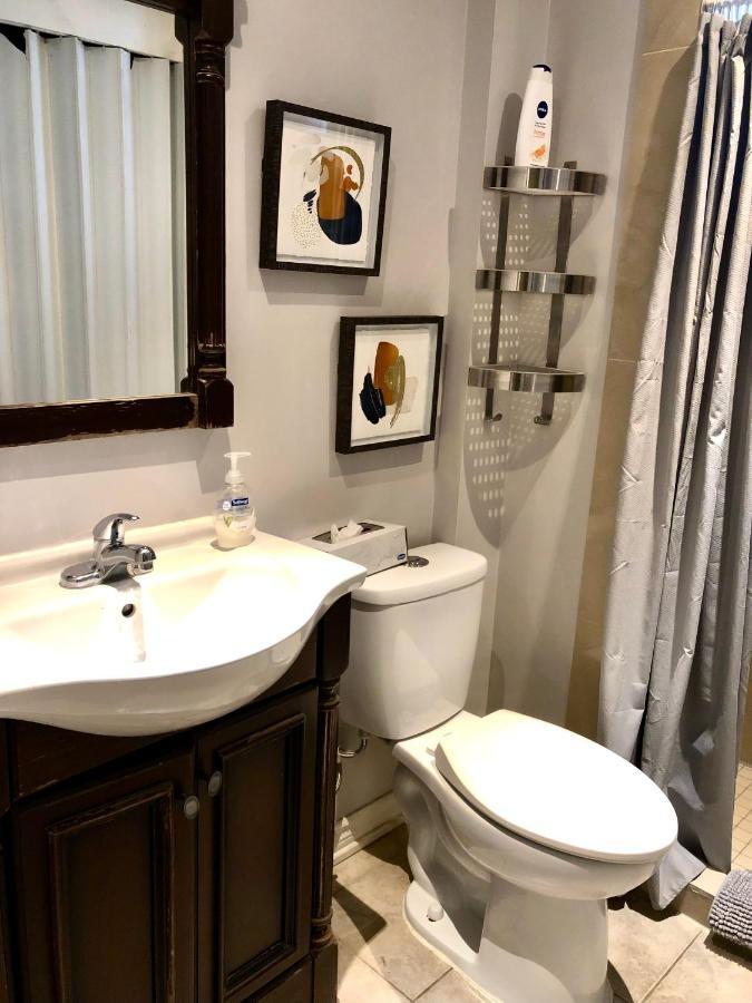 Cozy & Convenient 2-Bedroom Apartment With Private Entrance Торонто Екстер'єр фото