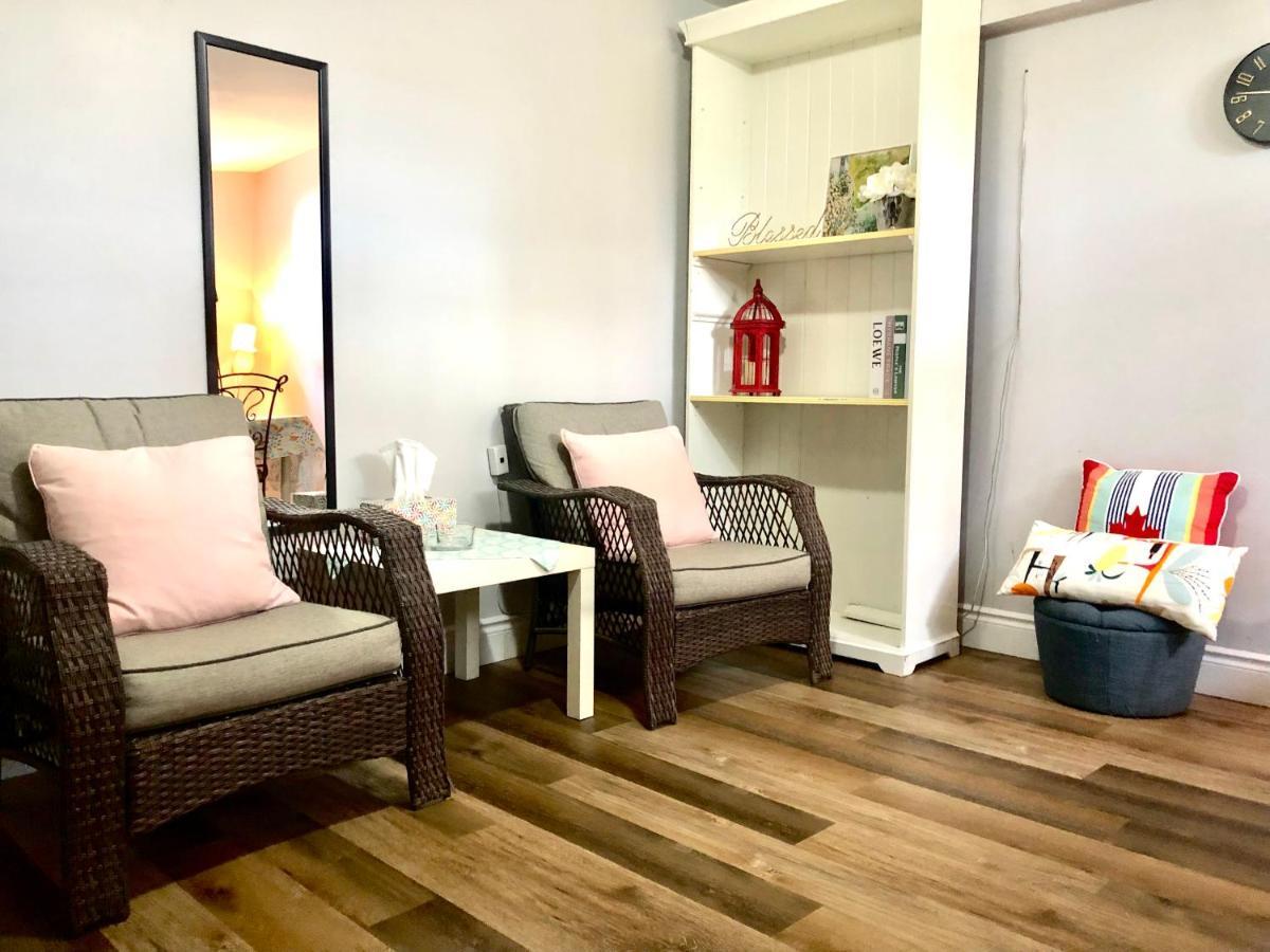 Cozy & Convenient 2-Bedroom Apartment With Private Entrance Торонто Екстер'єр фото